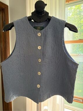 Vintage Orvis light blue sleeveless vest women’s size M mother of pearl buttons